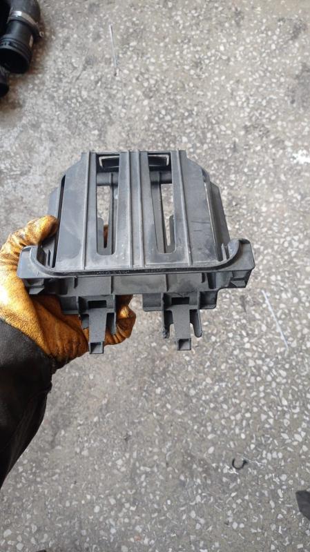 Bmw Çıkma Motor Beyni Tutucu F01 F02 F10 F11 8511409 8508210 7555189 6032813