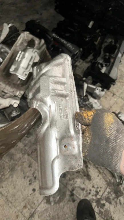BMW 1 Serisi F20 B37 Egzoz Manifold Isı Koruma Sacı 11628514270 Orijinal Çıkma