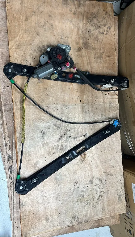 BMW 3 Serisi E46 Ön Sol Cam Krikosu 51337020659 8196037 Orijinal Çıkma