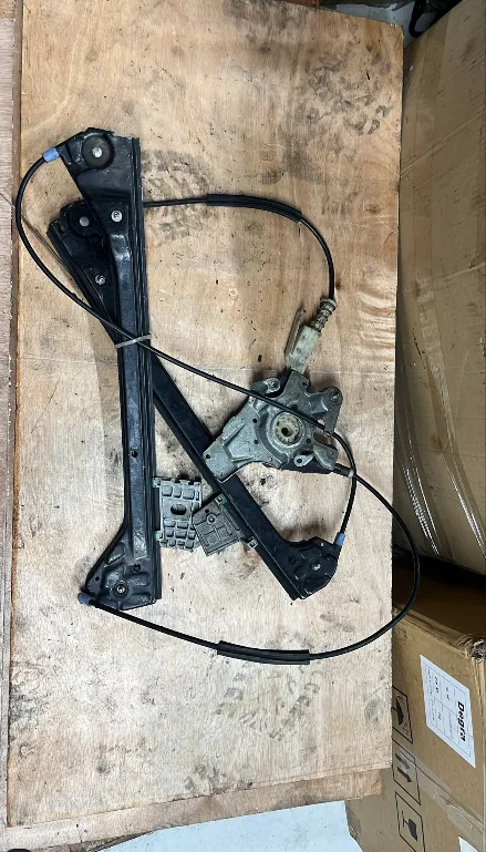 BMW 3 Serisi E46 Ön Sol Cam Krikosu 51338229105 Orijinal Çıkma