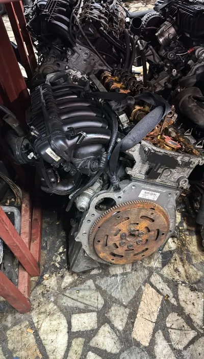 BMW Z4e85 2.5i Sandık Kapakayrı Yarım Motor Orijinal Çıkma