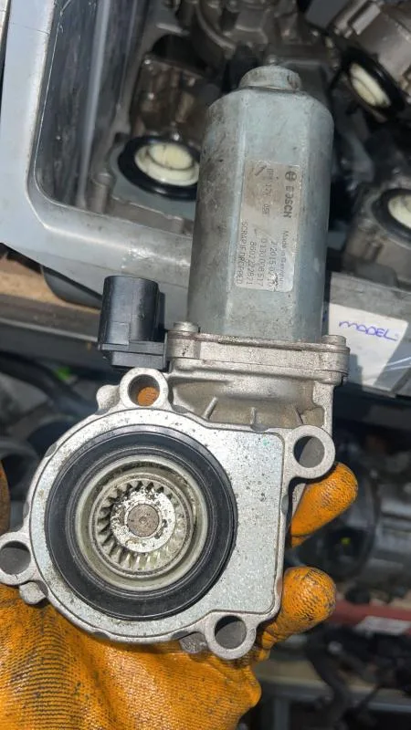 BMW Orijinal Çıkma X5 E53 - Arazi Şanzıman Motoru 0130008517