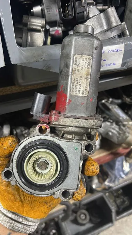 BMW Orijinal Çıkma X5 E53 - Arazi Şanzıman Motoru 7528559