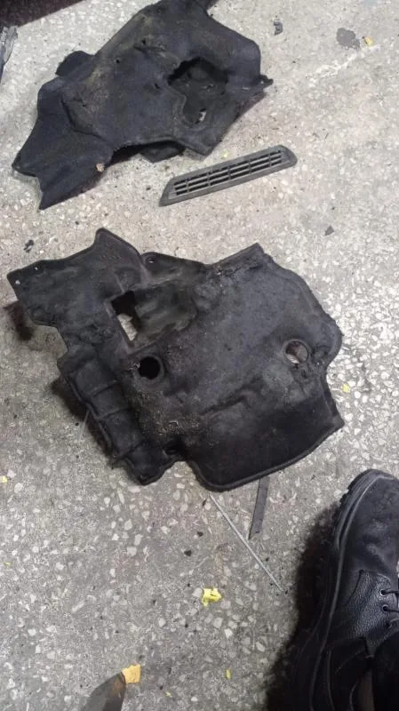 BMW Orijinal Çıkma F15 F16 - Arka Aküstik Kapak X5 X6 8570575
