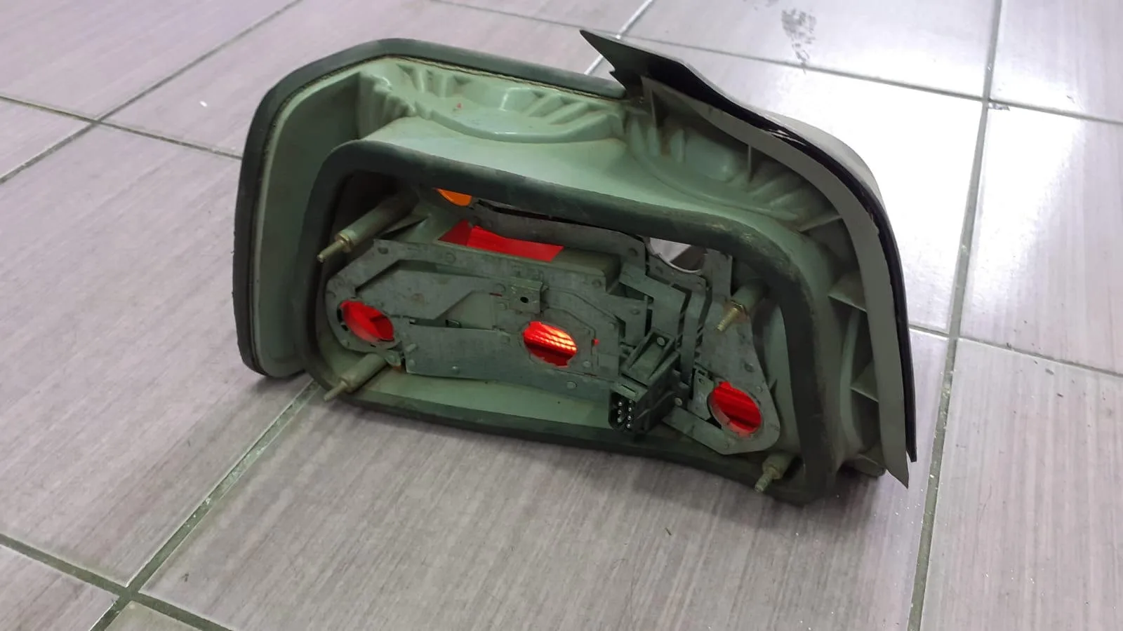 Bmw Çıkma Arka Lamba E36 Stop Sağ 1387046 - BMW yedek parça