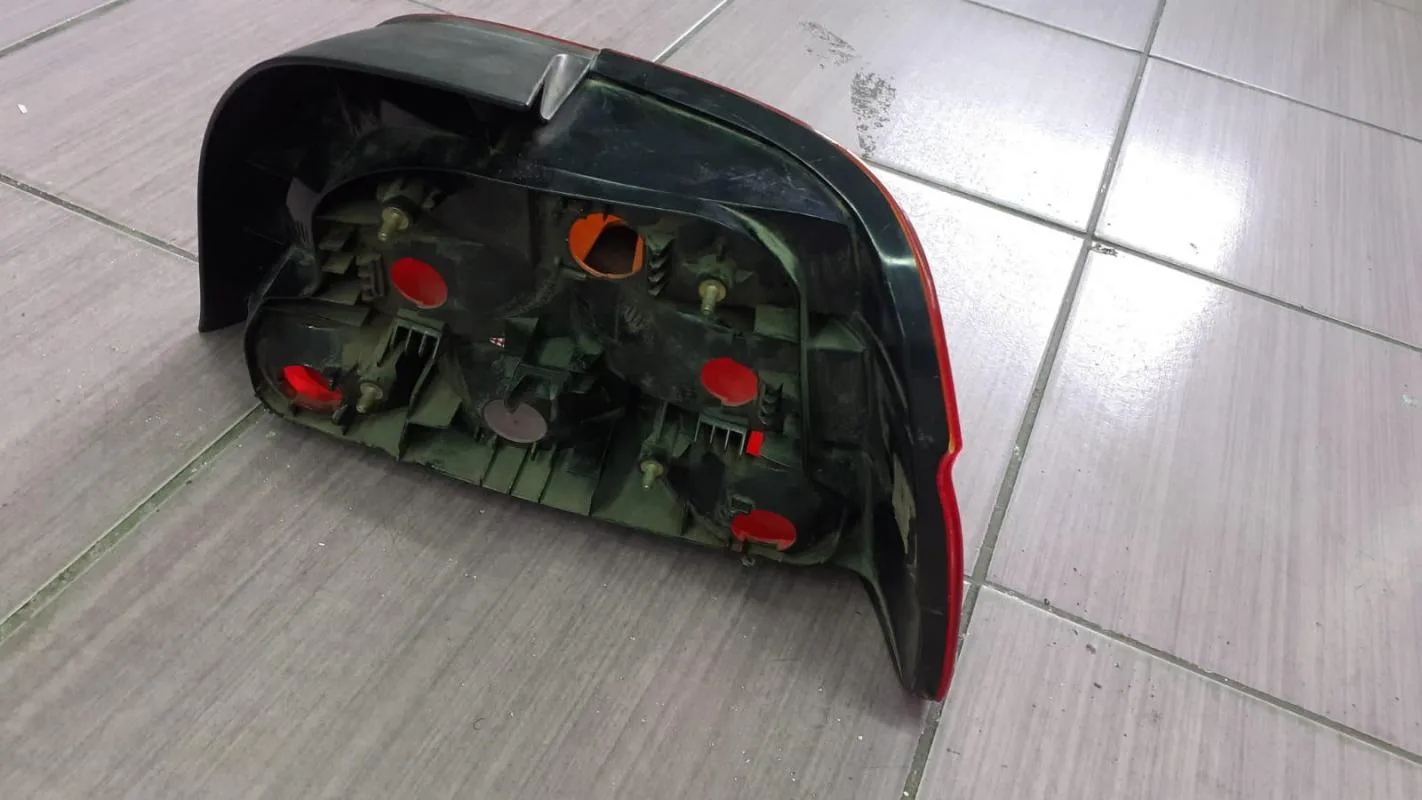 Bmw Çıkma Arka Lamba E39 Stop Sol Sari 63218363557 63218363557 - BMW yedek parça
