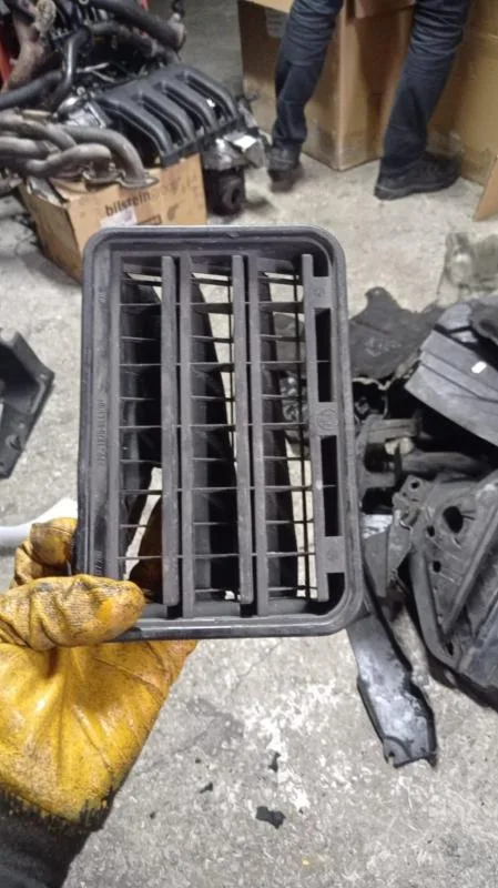 BMW Orijinal Çıkma E39 E46 E63 E64 - Bagaj Havalandırma Izgarası X5 64228377280