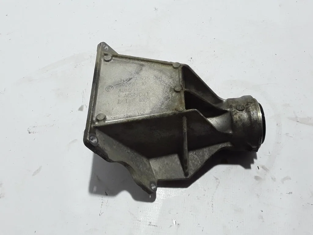 Bmw Çıkma Bağlantı Parçası / Motor Kulağı E84 E90 E92 N47 31507575061 31507575061 - BMW yedek parça