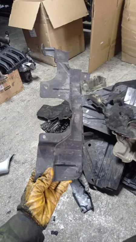 BMW Orijinal Çıkma X5 E70 F15 - Direksiyon Dişli Kapağı 7160238