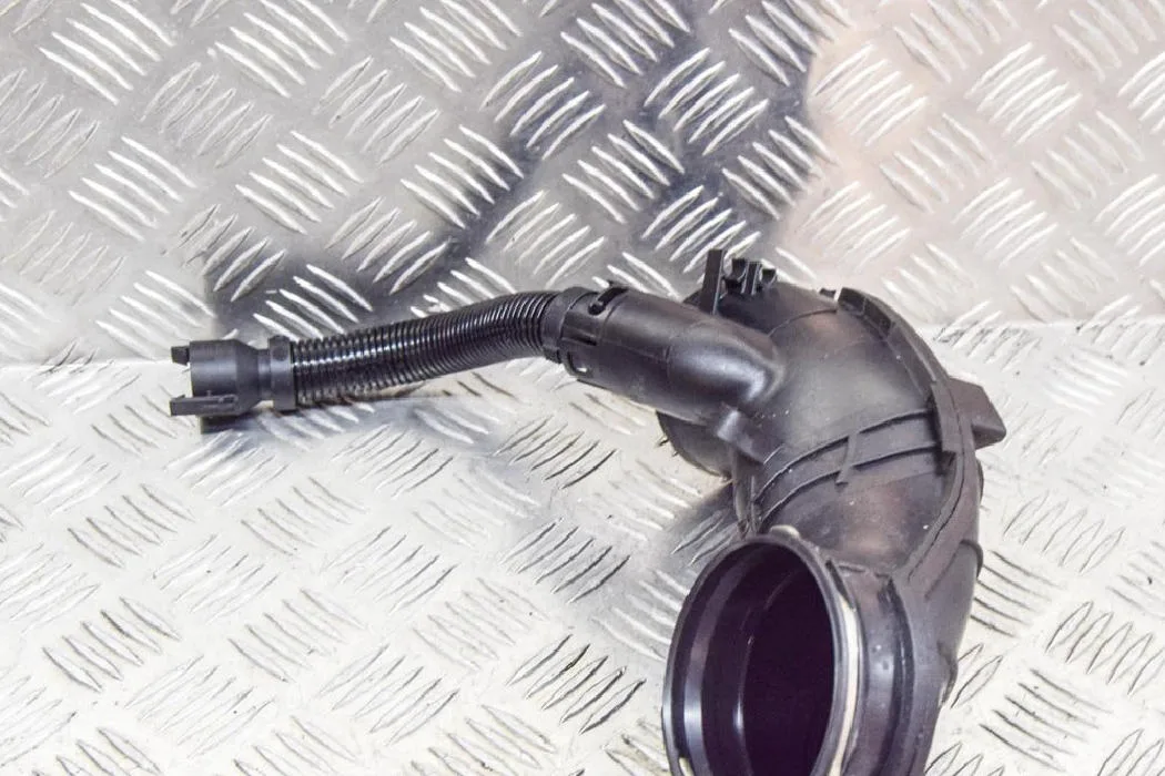 Bmw Çıkma Hava Borusu X5 (F15, F85) 7807493 F30 F35 F31 F80 13718507369 13718507369 - BMW yedek parça