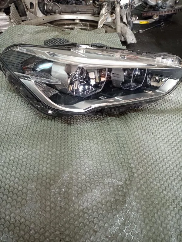BMW Orijinal Çıkma X1 F48 - Komple Far Sağ 2018 63117495006