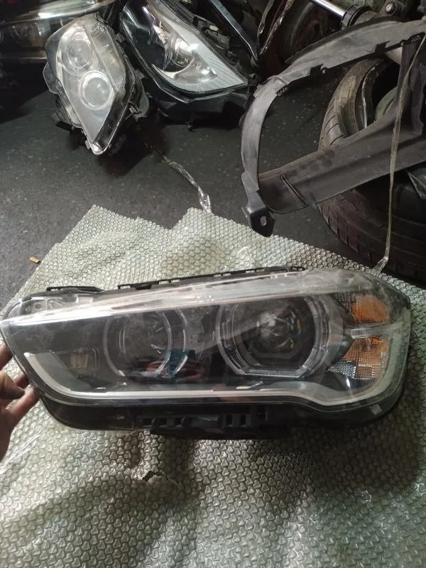 BMW Orijinal Çıkma X1 F48 - Komple Far Sol 2018 63117495005