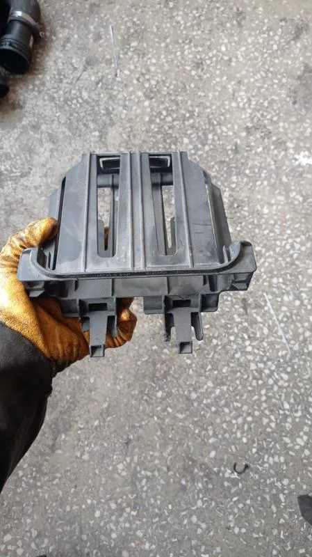 BMW Orijinal Çıkma F01 F02 F10 F11 - Motor Beyni Tutucu 8511409