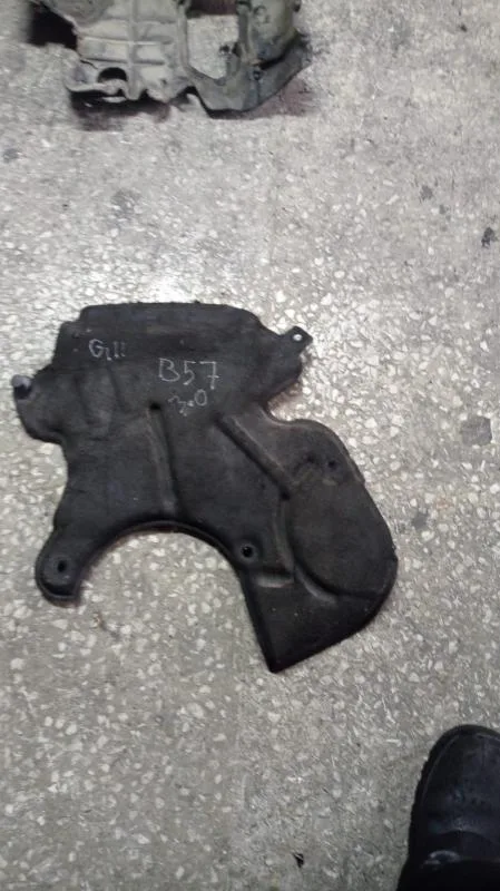 BMW Orijinal Çıkma G06 G30 - Motor Muhafaza Keçe 8574044