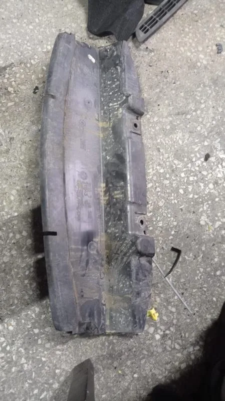 BMW Orijinal Çıkma 1 Serisi E81 E87 - Radyatör Alt Kapak 7128502