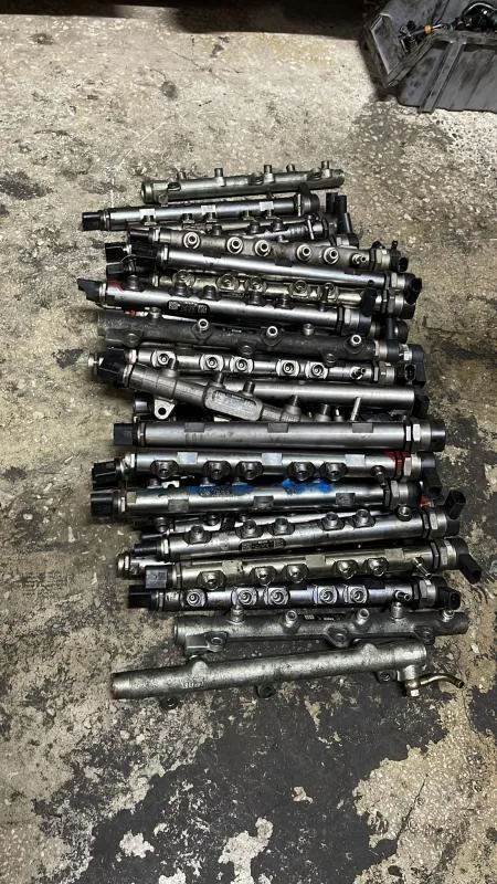 BMW Orijinal Çıkma E81 E87 E90 E91 - Rail Kütüğü/Enjektör Gövdesi N47D20A 13537809127, 0 445 214 182 Camorail/Reil Borusu
