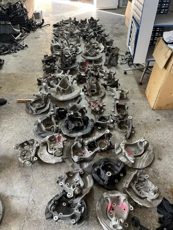 BMW Orijinal Çıkma F90 F91 F92 F93 - Taşıyıcı 5’ M5 8’ M8 Ön Sağ 7857012