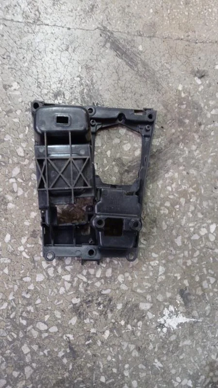 BMW Orijinal Çıkma E70 E71 - Vites Kutusu Yuvası X5 X6 6971727
