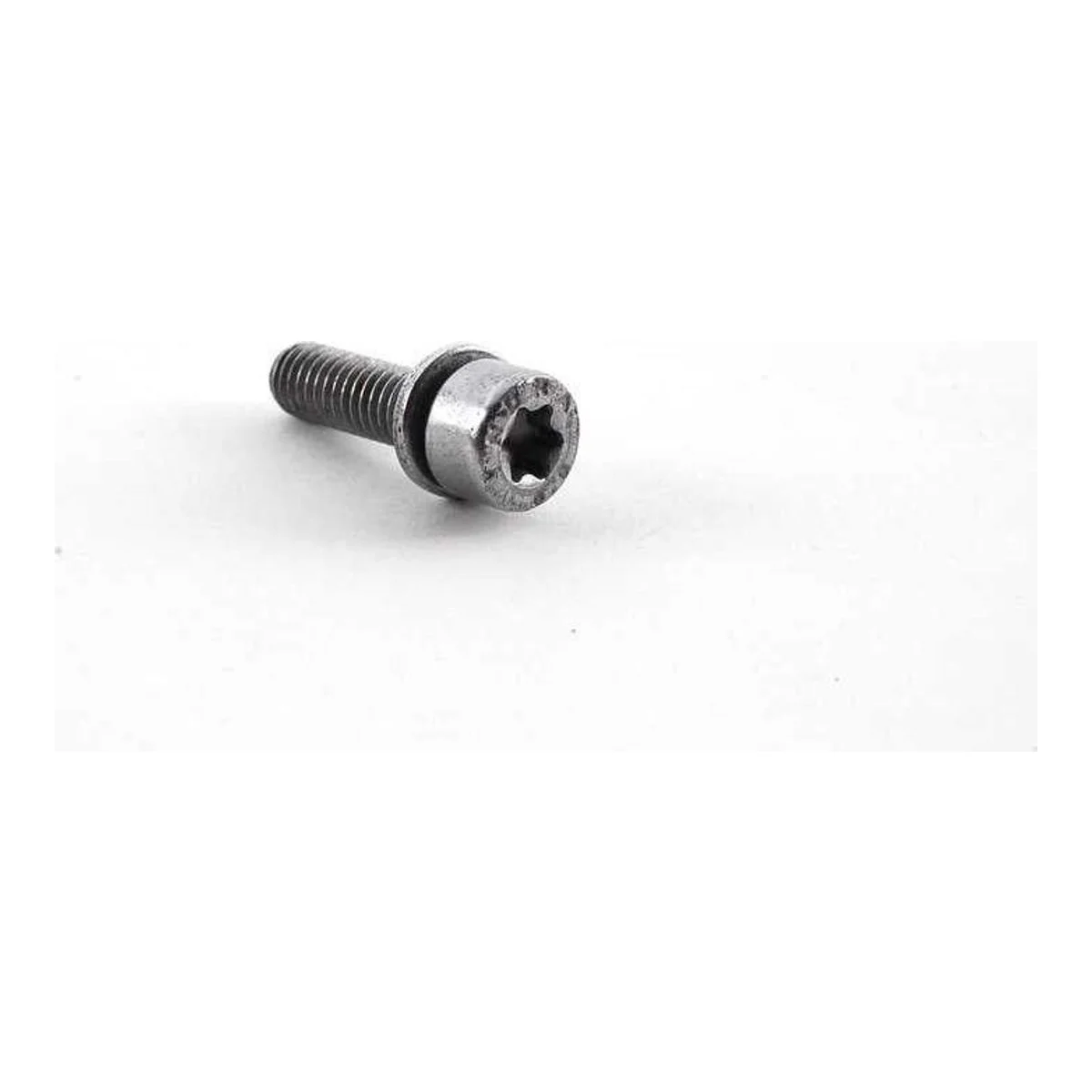 BMW E31 E32 E34 E38… M6x20 Pullu Cıvata 07129905556