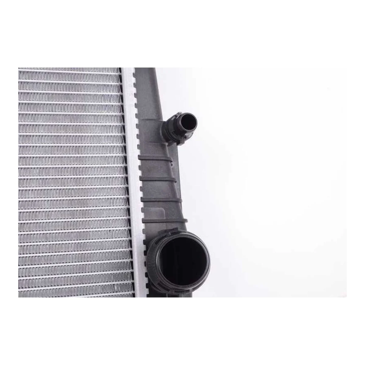 BMW F22 F30 F32 F36 Motor Su Radyatörü 17118672103