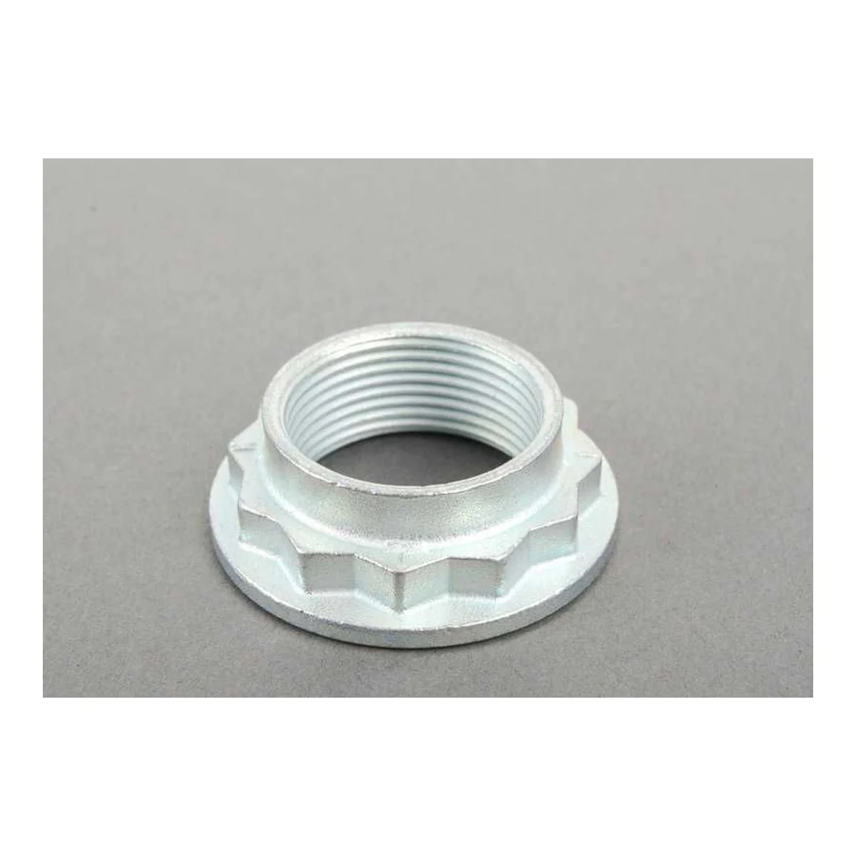 BMW E60 E61 E63 E64… Tırtıllı Yakalı Somun M27x1,5 24207588761