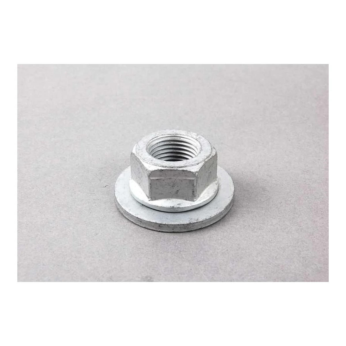 BMW E39 E53 E60 E61… Flanşlı Kendinden Kilitli Somun 33326760383