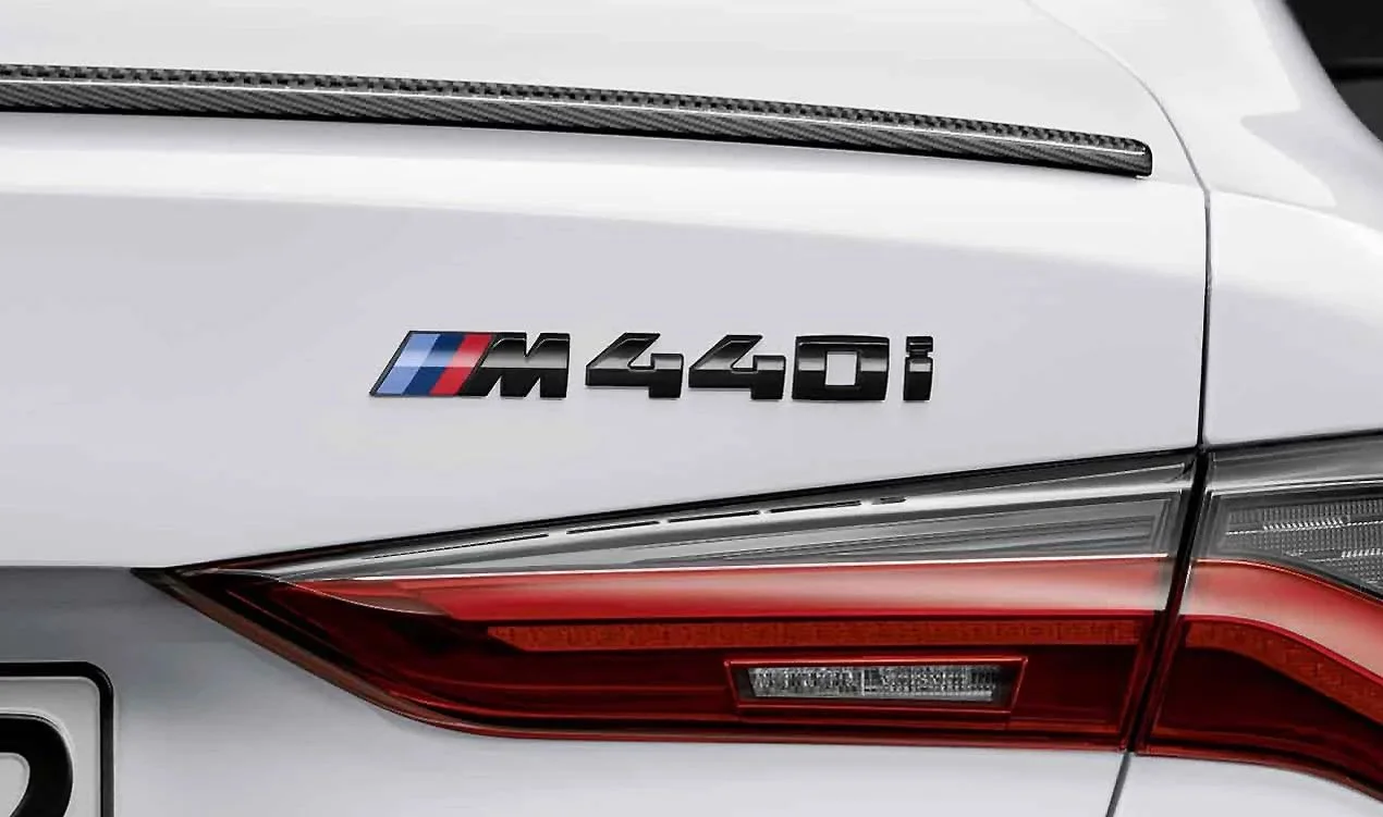 BMW 4 Serisi G22 Parlak Siyah Arka Model Yazısı 51142472852