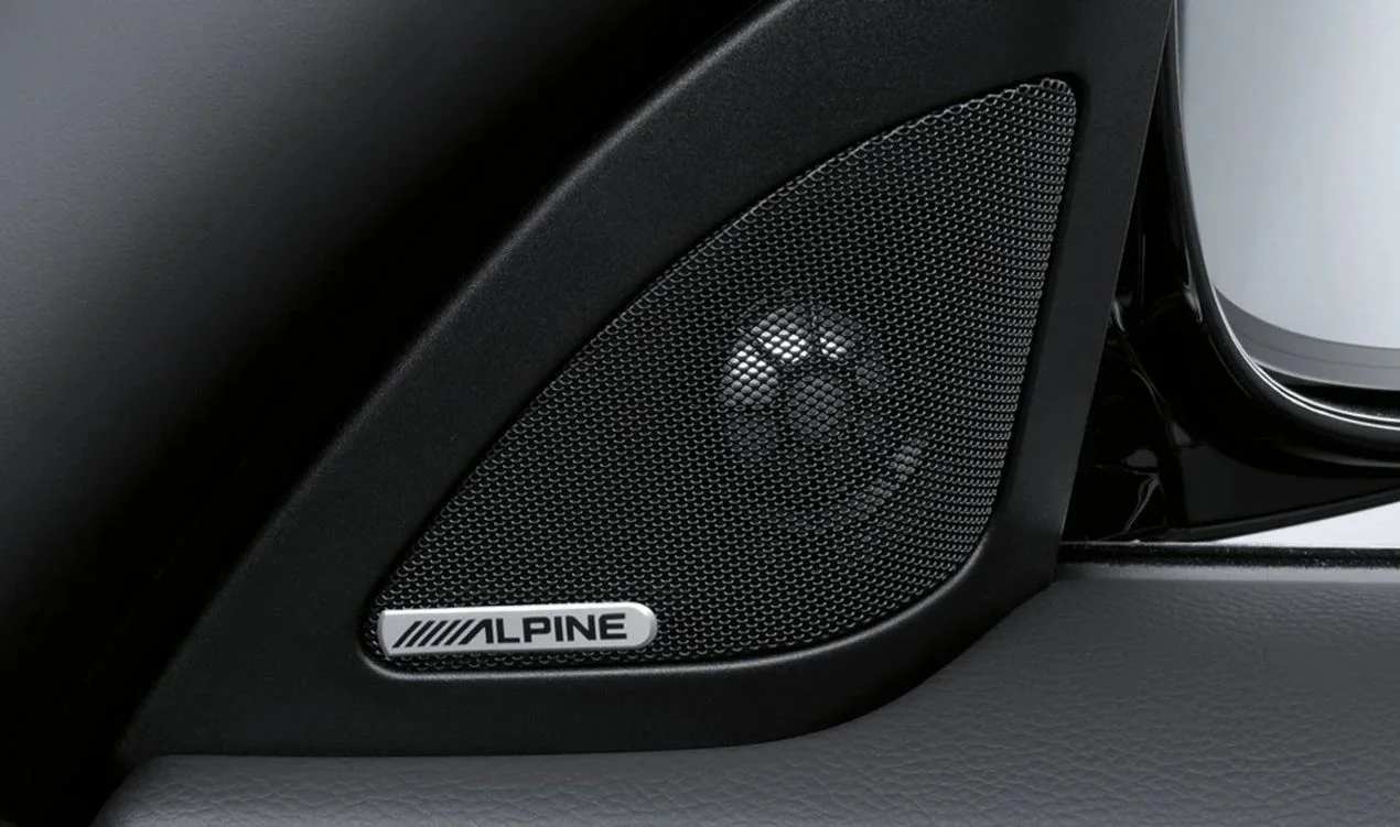BMW 1 Serisi E81 E82 E88 Sağ Kapı İç Köşe Kaplaması HiFi 51337199598