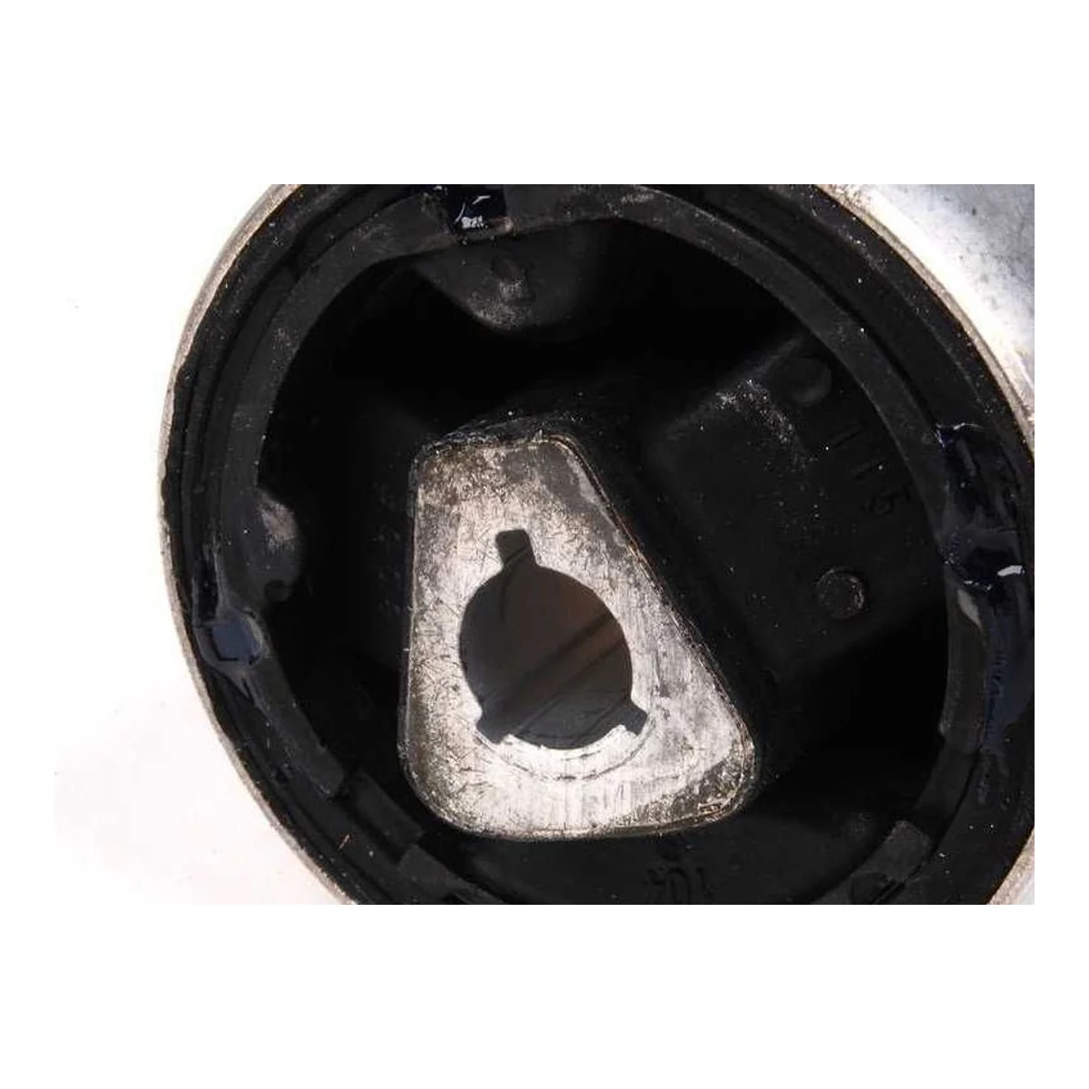 BMW E60 E63 Eğri Üst Salıncak Burcu 31126765992