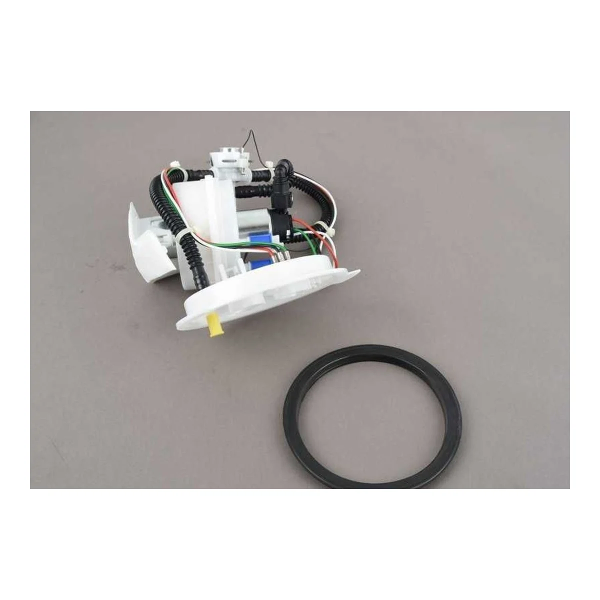 BMW F06 F10 F12 M5-M6 Benzin Pompası 16117845656