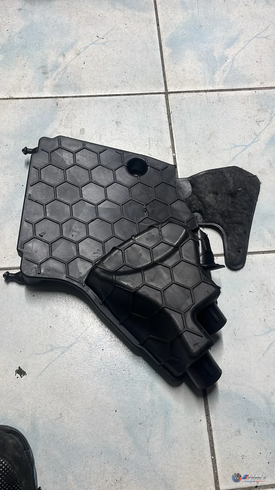 BMW Orijinal Çıkma 5 Serisi F10 - Hava Filtre Kutusu Kapağı 0103102