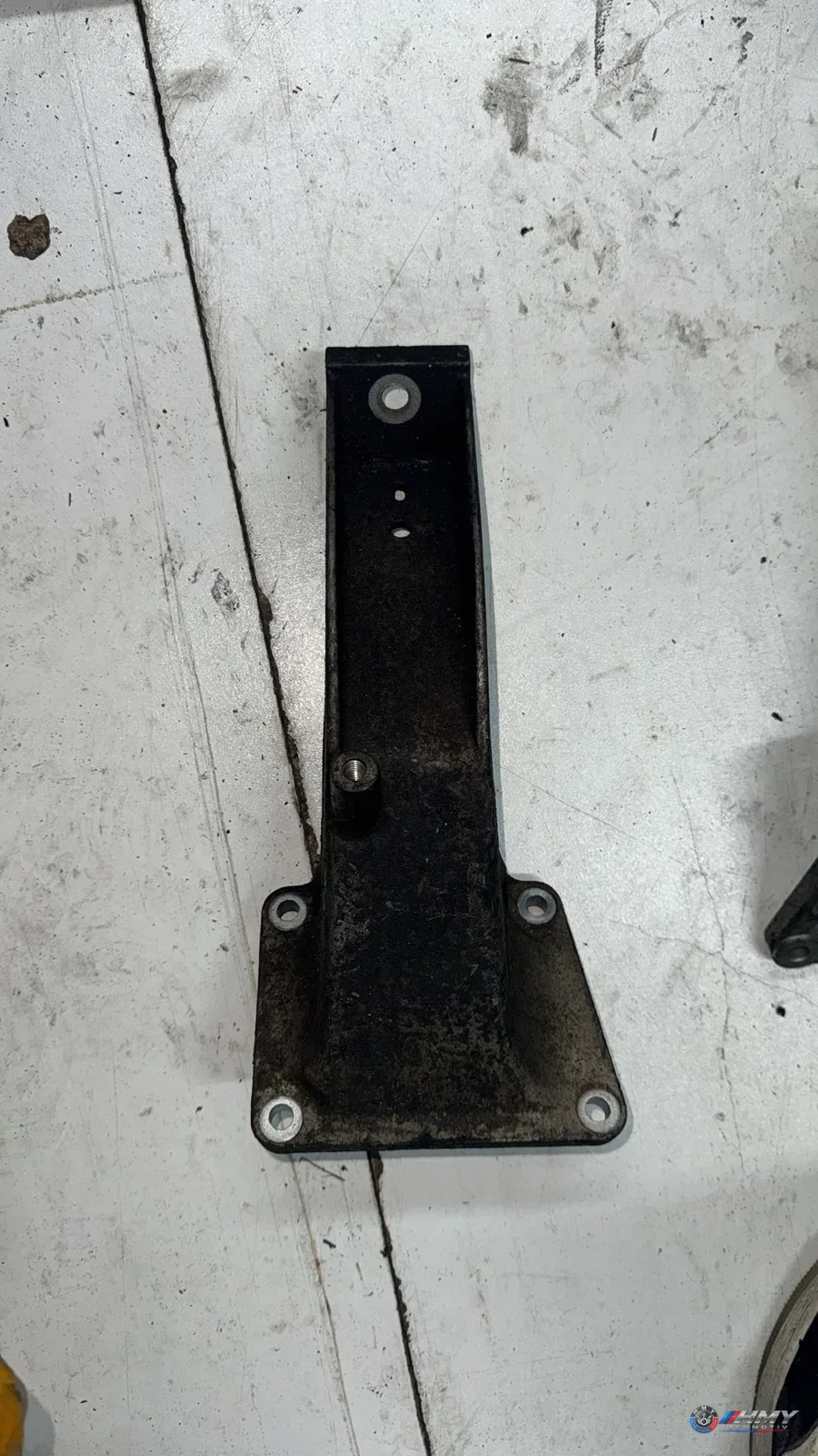 BMW 5 Serisi E39 M52 M54 Bağlantı Parçası/Motor Kulağı Sol 22111092973 Orijinal Çıkma