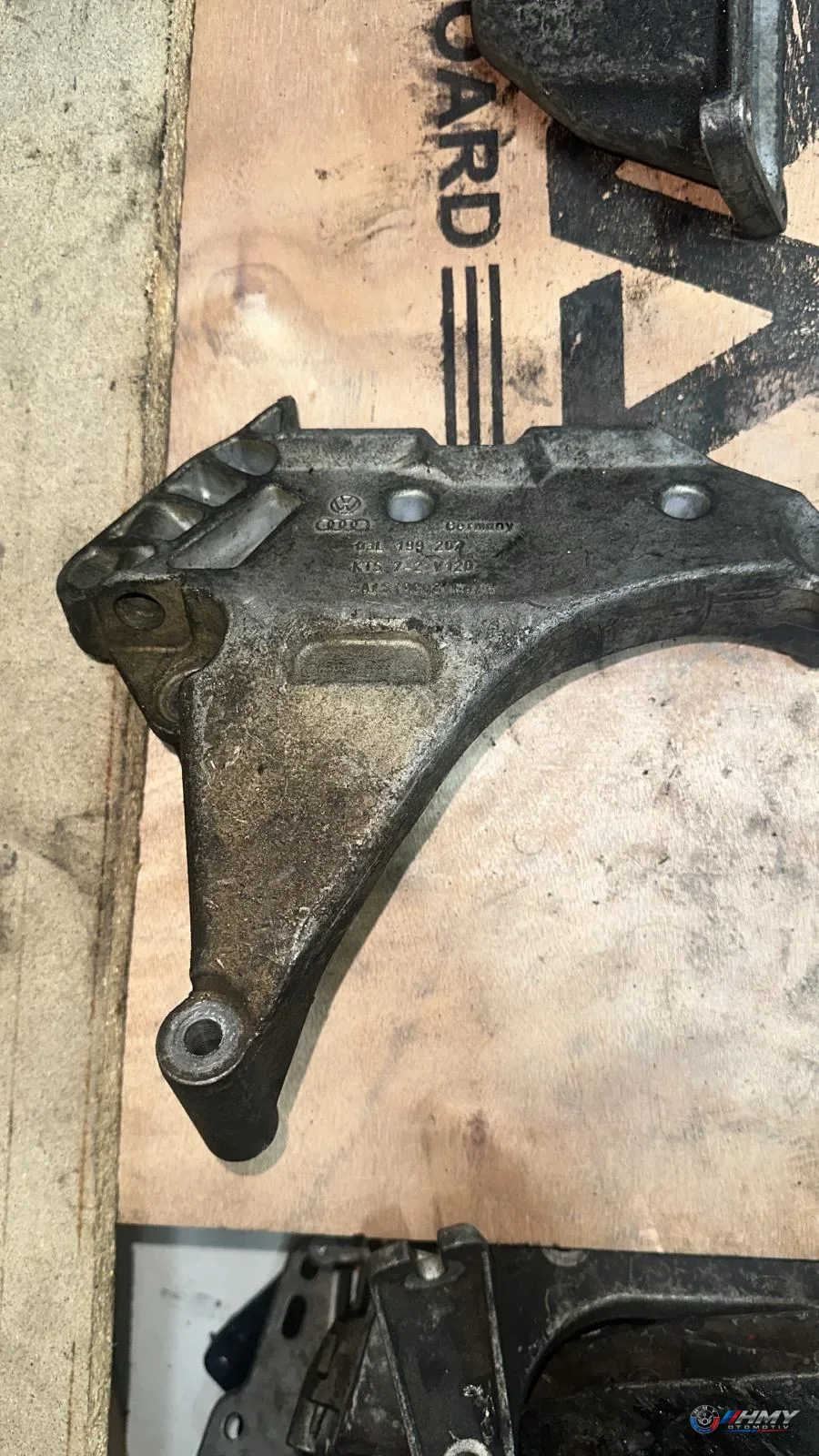 BMW Orijinal Çıkma Motor Kulağı Braketi 3199207