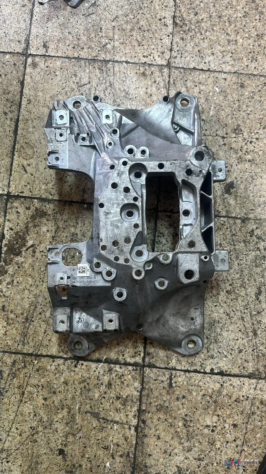BMW Orijinal Çıkma Şanzıman Destek Braketi 4399262
