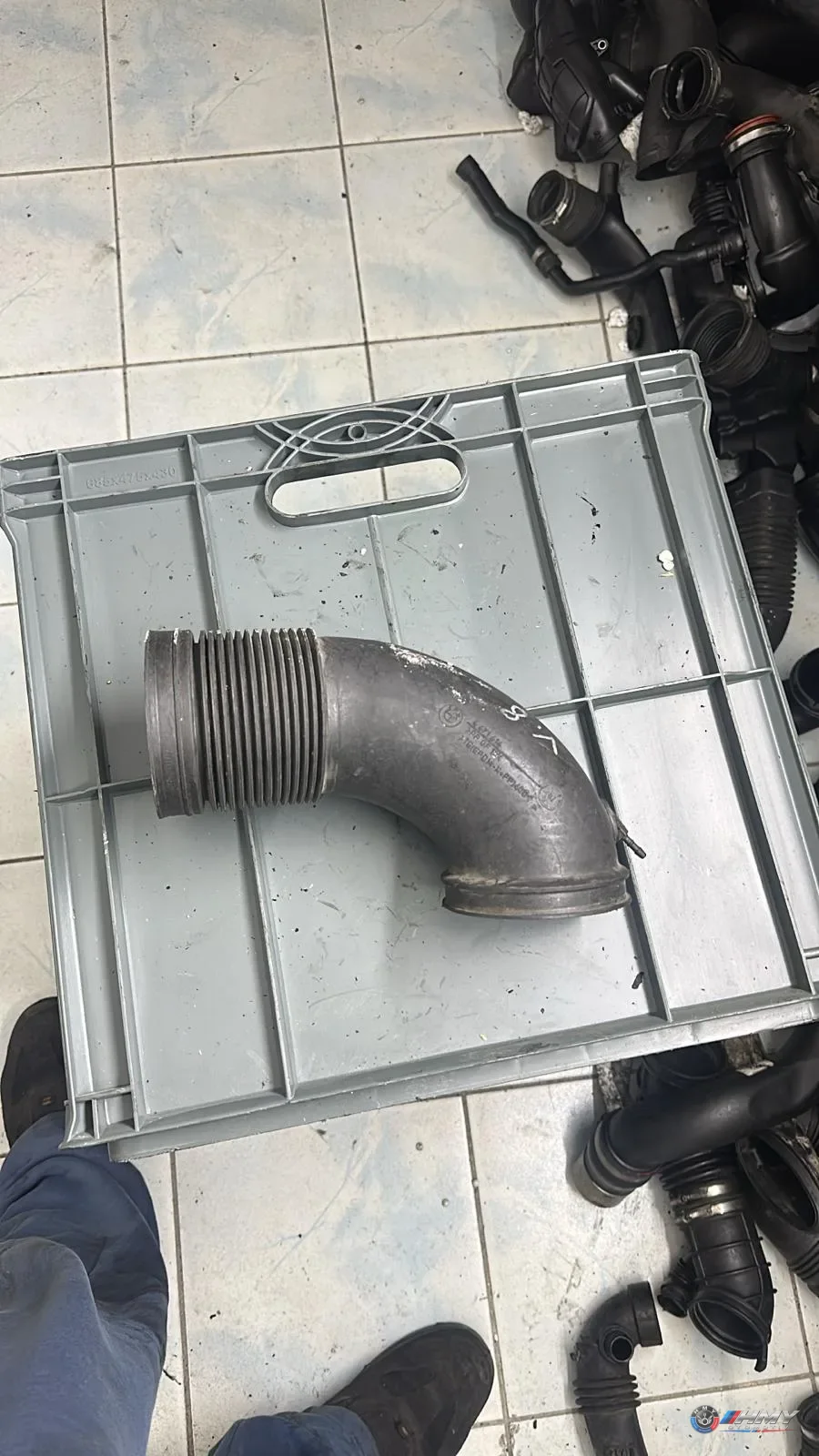 BMW Orijinal Çıkma 7 Serisi E65 E66 - N62 Hava Filtresi Hortumu 13717501202