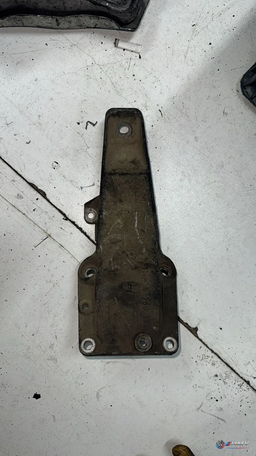 BMW Orijinal Çıkma E46 E83 - M54 Motor Kapağı Destek Braketi 6750853