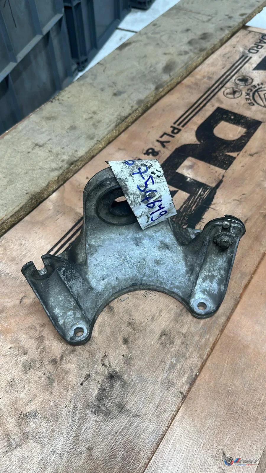 BMW Orijinal Çıkma 7 Serisi E65 E66 - Bağlantı Parçası/Motor Kulağı E67 22326754619