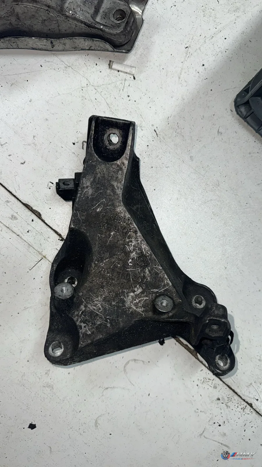 BMW 1 Serisi 3 Serisi E87 E90 E91 M47 Sol Bağlantı Parçası/Motor Kulağı 22116760309 Orijinal Çıkma