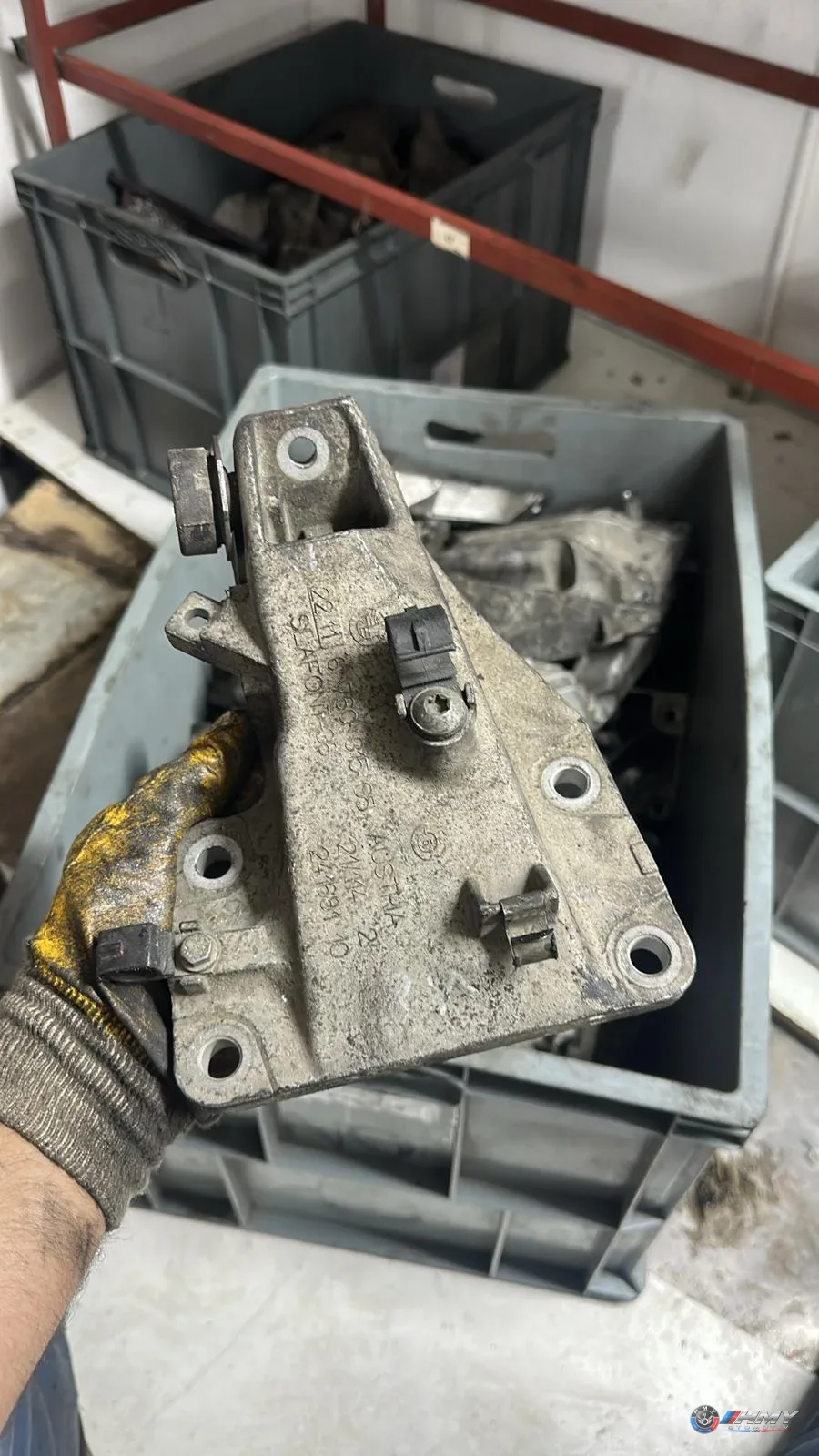 BMW Orijinal Çıkma E81 E87 E88 E89 E90 E91 - Bağlantı Parçası/Motor Kulağı Z4 22116760315