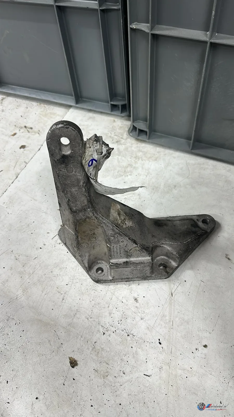 BMW Orijinal Çıkma 3 Serisi E46 - M57 Sağ Hidrolik Direksiyon Pompası Braketi 22116762272