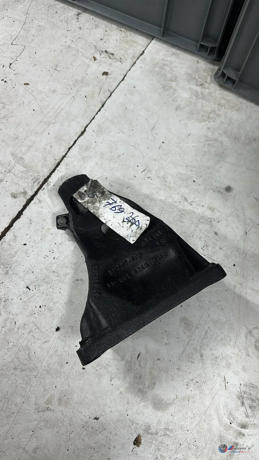 BMW Orijinal Çıkma 7 Serisi E65 E66 - M57 Sağ Hidrolik Direksiyon Pompası Braketi 22116769260