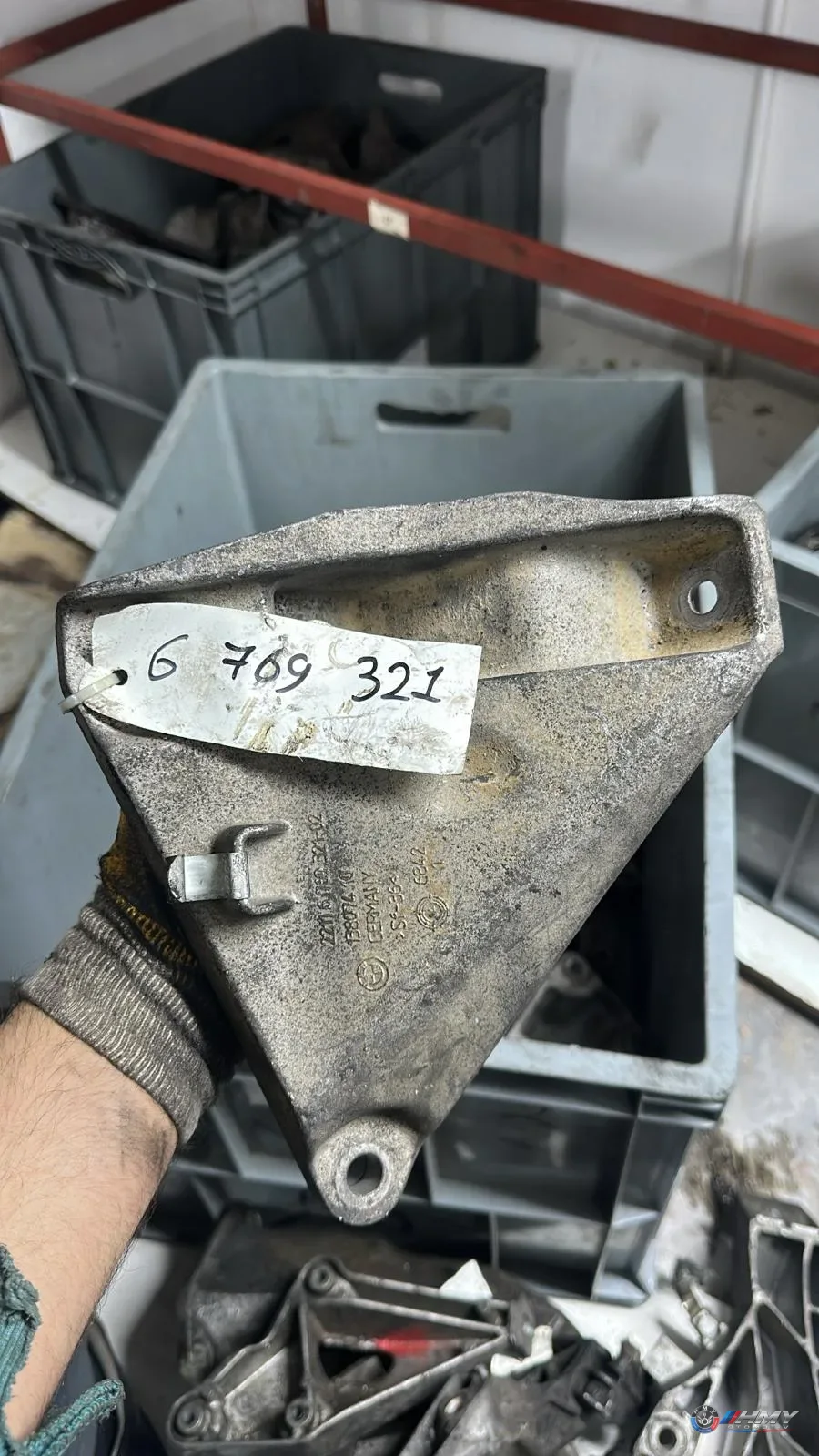 BMW Orijinal Çıkma Z4 E85 E86 - N52 Sol Motor Kulağı 22116769321