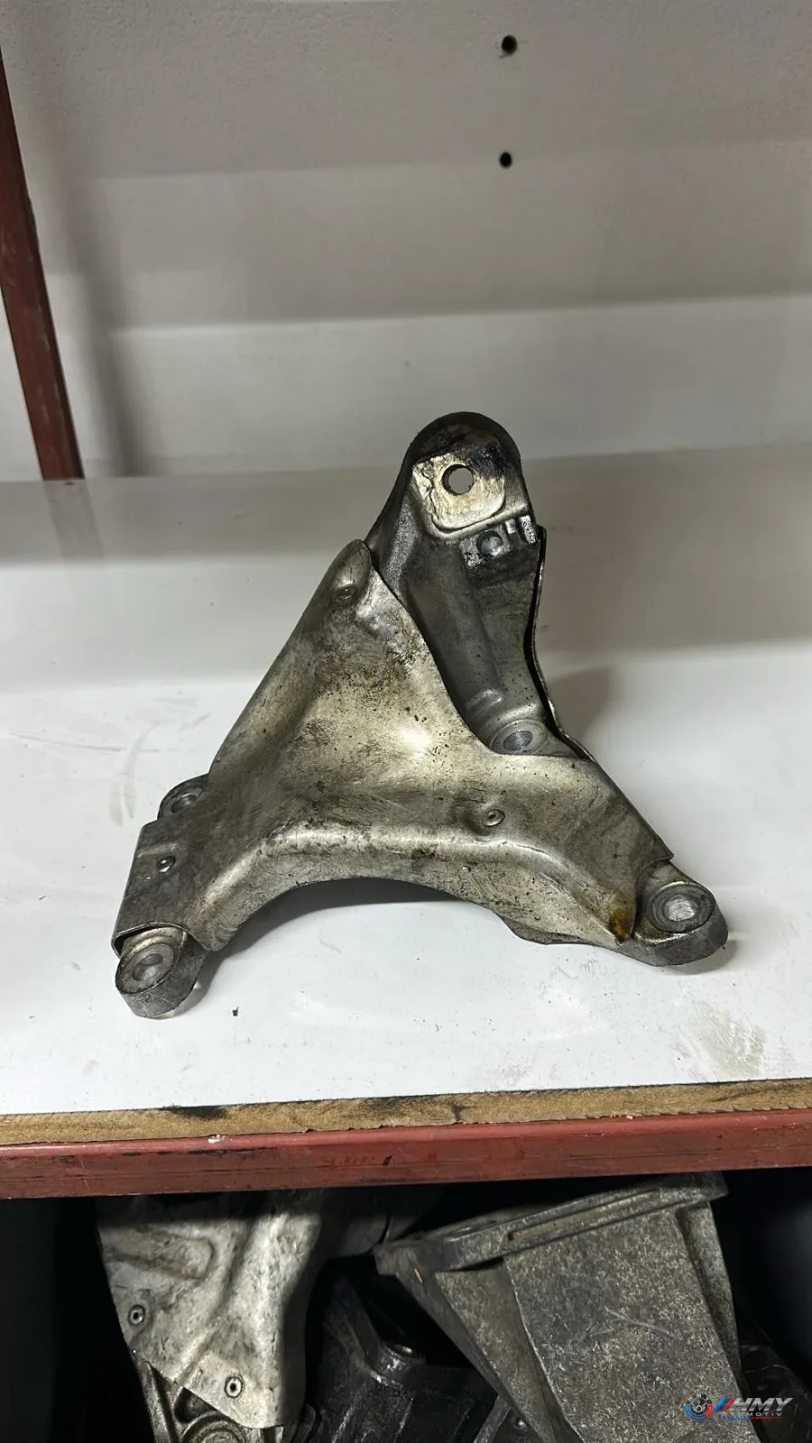 BMW Orijinal Çıkma E82 E88 E89 E90 E91 E92 - N54 Motor Kulağı Braketi 22116772154