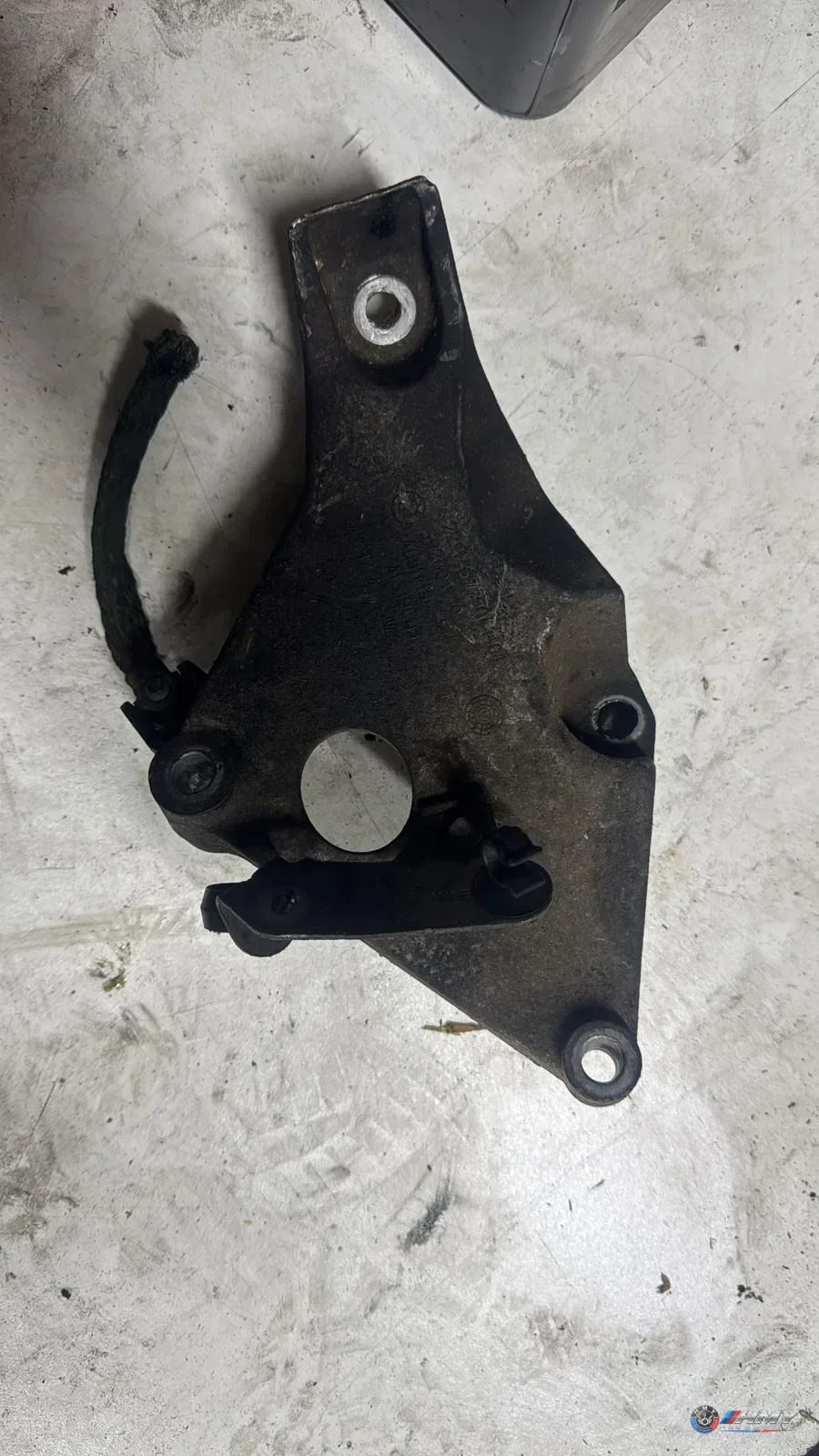 BMW Orijinal Çıkma E81 E82 E84 E87 E88 E90 - Bağlantı Parçası/Motor Kulağı X1 22116775041