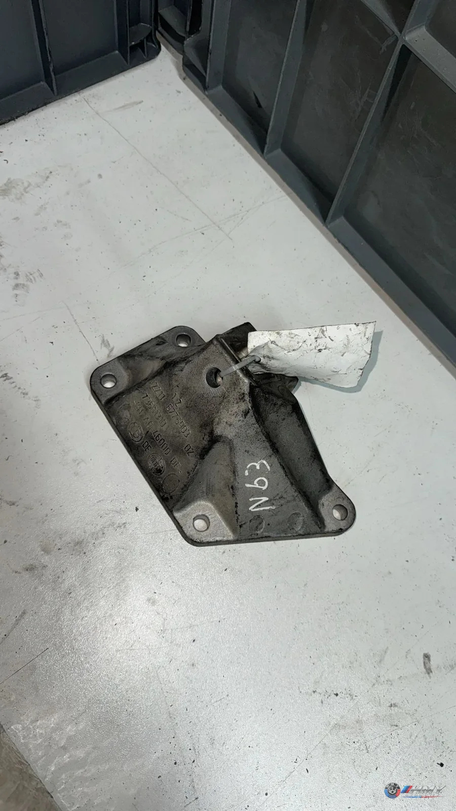 BMW Orijinal Çıkma F01 F02 F06 F07 F10 F11 - N63 Motor Kulağı Braketi 6775903