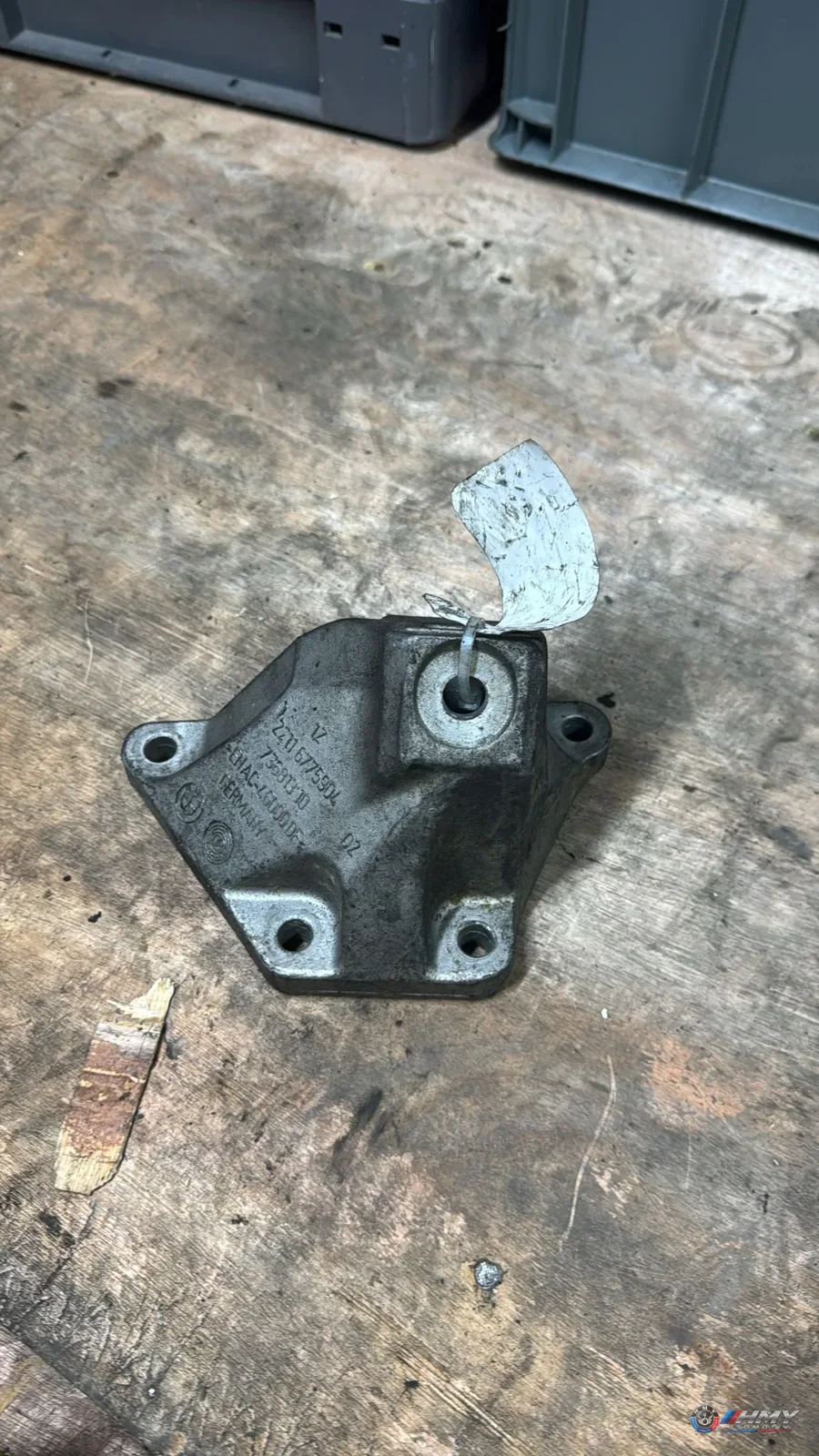 BMW Orijinal Çıkma F01 F02 F06 F07 F10 F11 - Bağlantı Parçası/Motor Kulağı F03 22116775904