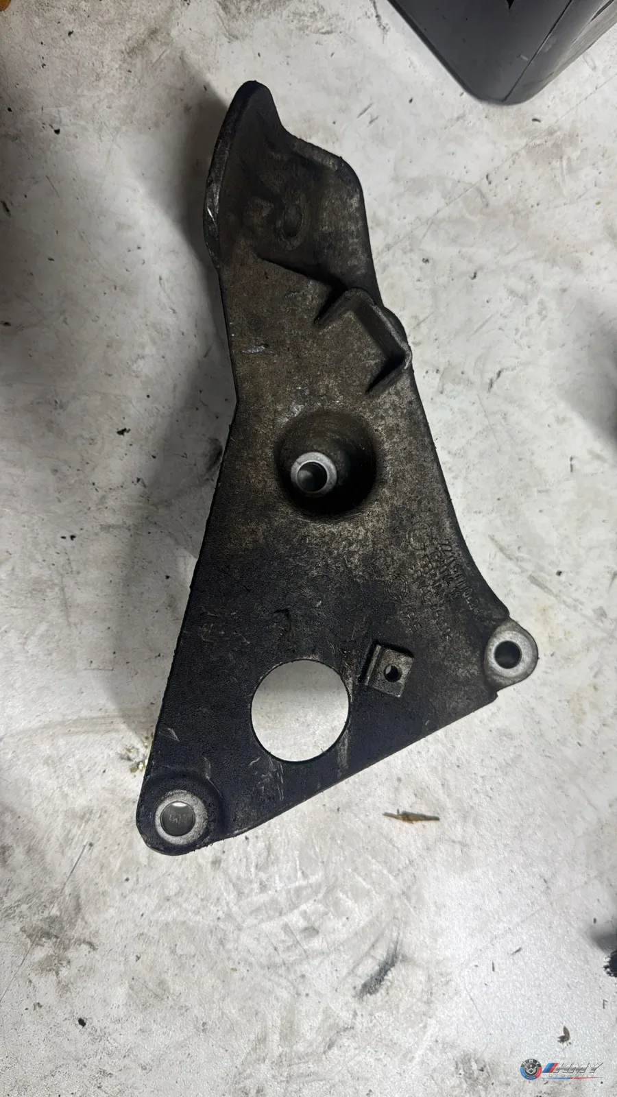 BMW Orijinal Çıkma 5 Serisi E60 E61 - Bağlantı Parçası/Motor Kulağı 22116777053