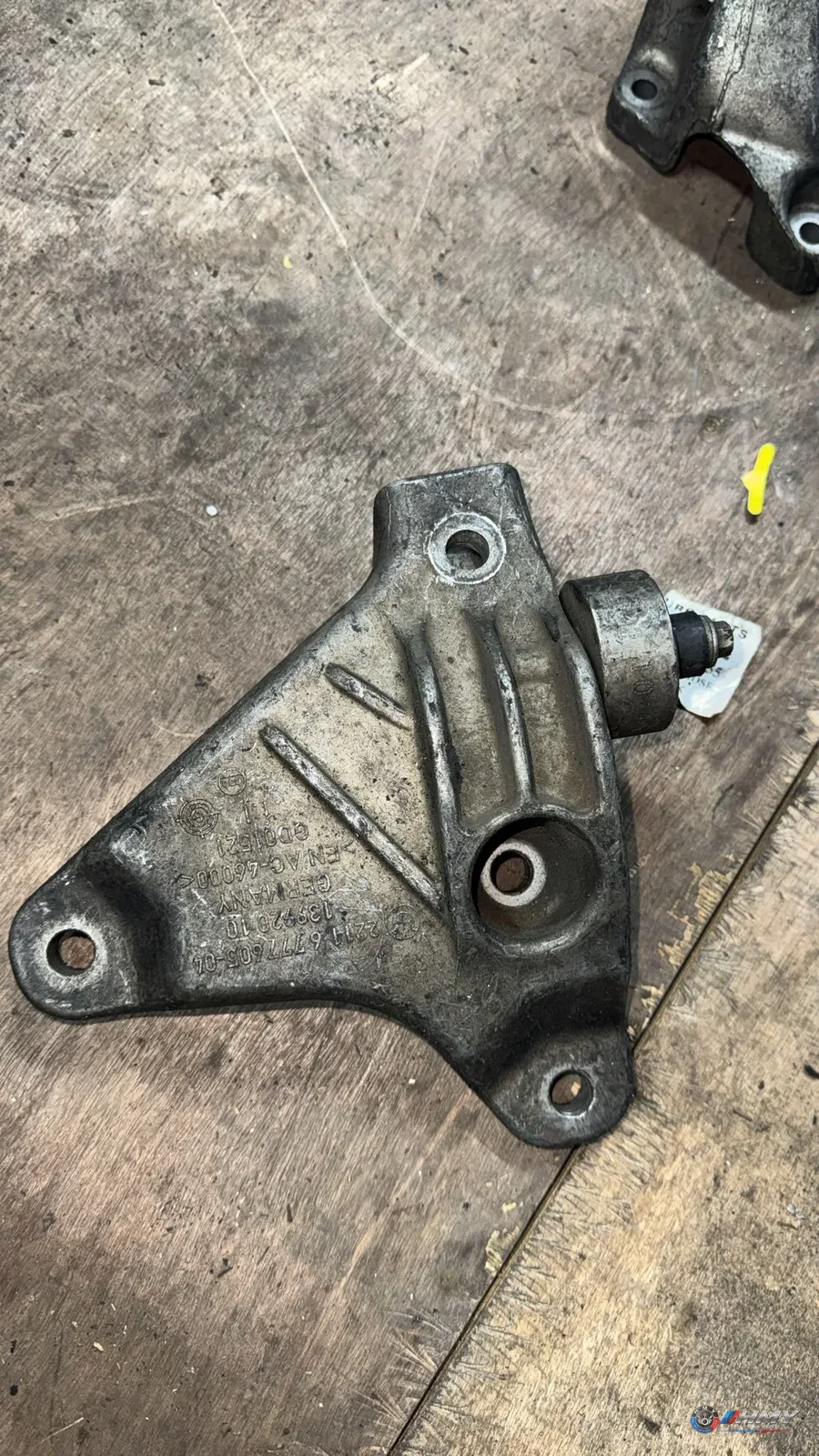 BMW Orijinal Çıkma F01 F02 F06 F07 F10 F11 - N54 N55 Sol Şanzıman Destek Braketi 22116777605