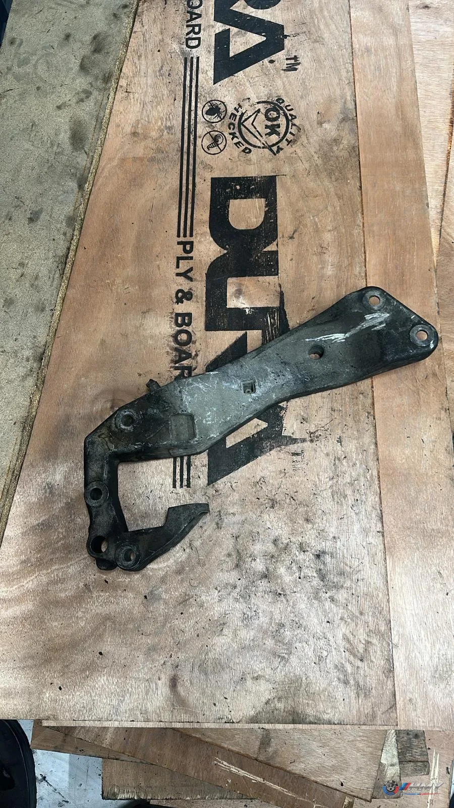 BMW Orijinal Çıkma F01 F02 F06 F07 F10 F11 - Bağlantı Parçası/Motor Kulağı +LCI 22326777615
