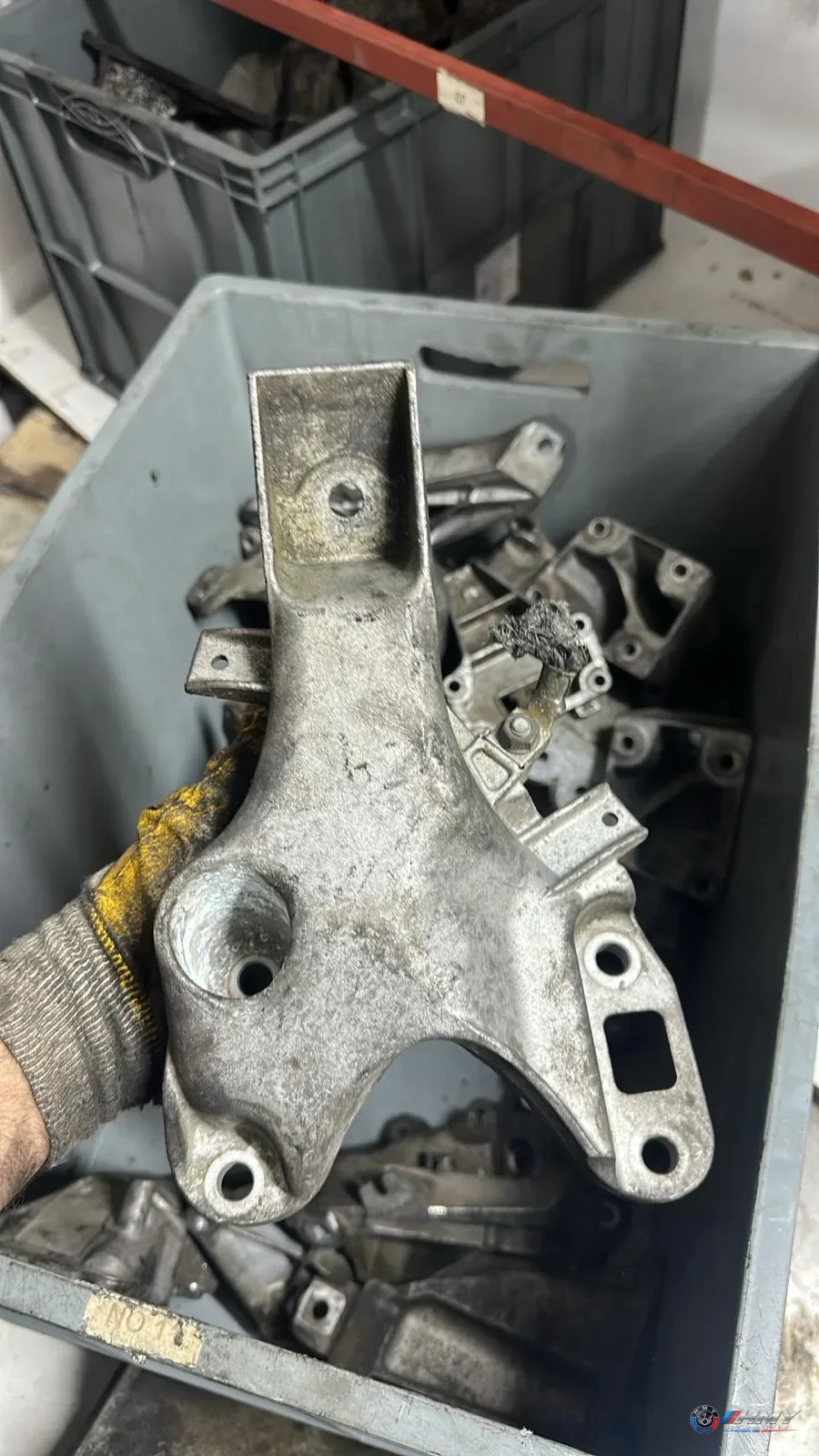 BMW Orijinal Çıkma E70 E71 - N54 N55 Sol Motor Kulağı 22116778331